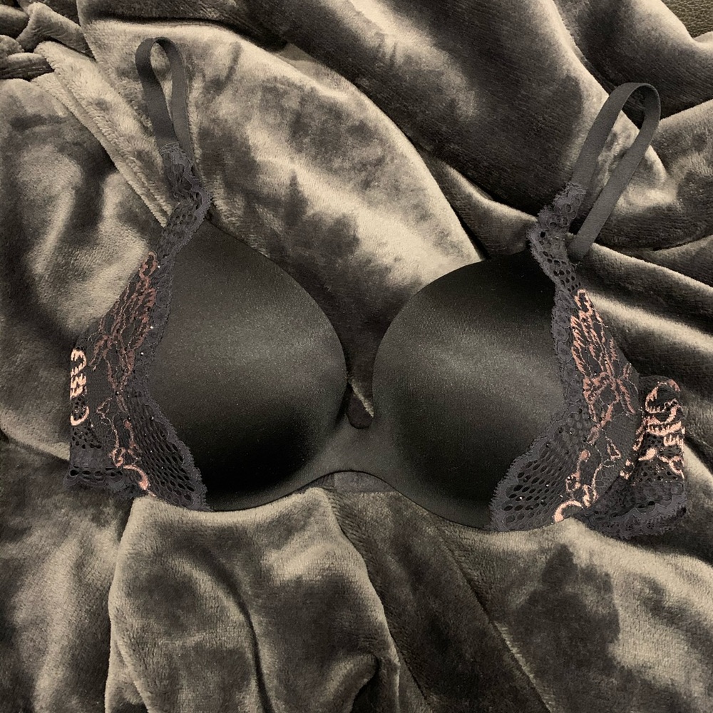 🖤 NWOT La Senza Black Lacy Push-up Bra